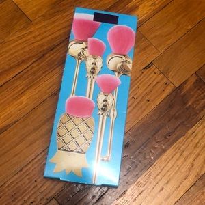 Tarte let’s flamingle brush set